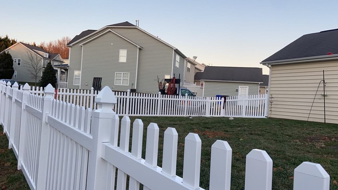 4' picket vinyl fence installation in Cornelius, NC