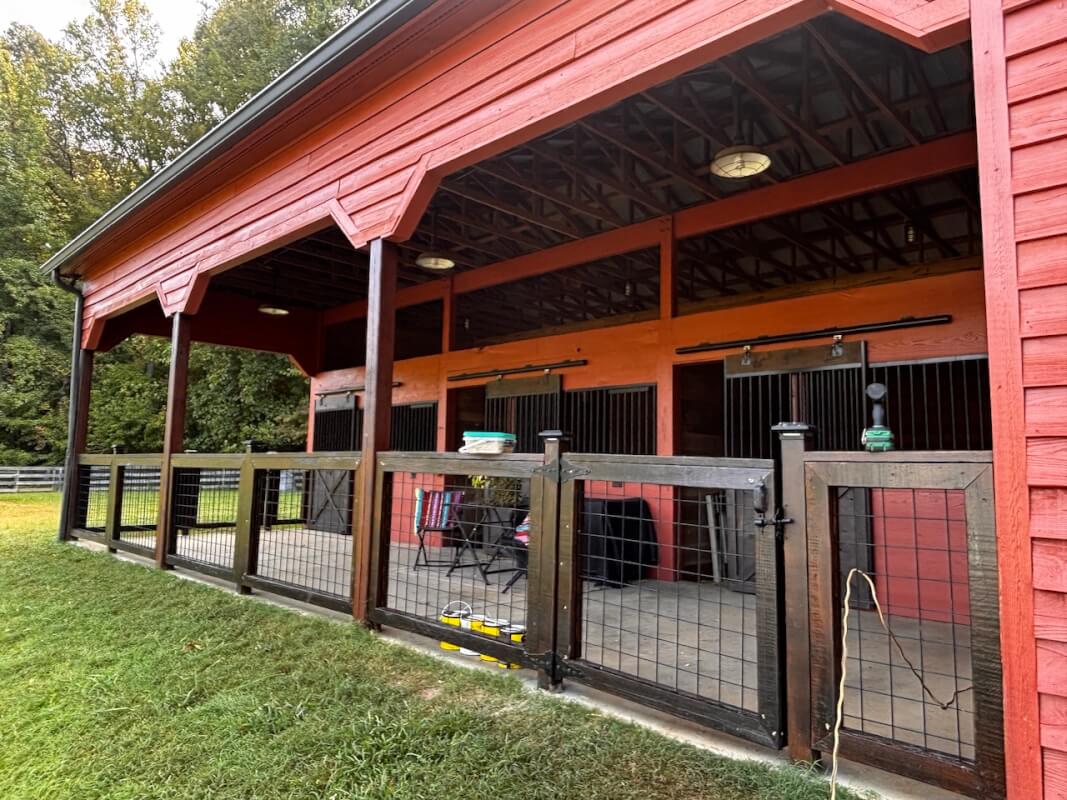 Hog wire railing