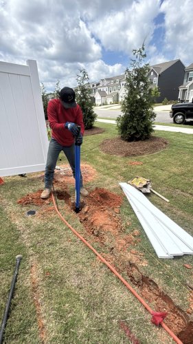 Privacy vinyl fence installation