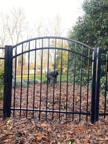 black-alum-arch-gate-copy